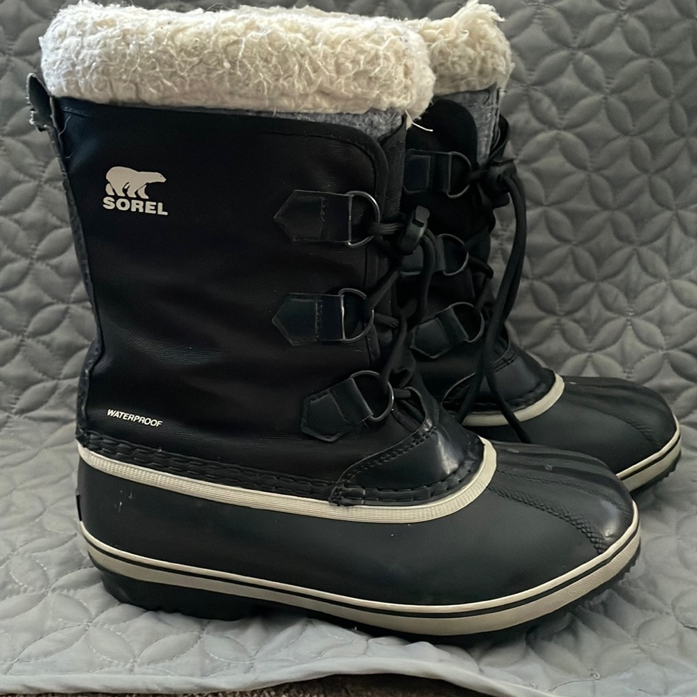 Boys Sorel Caribou Boots EUC